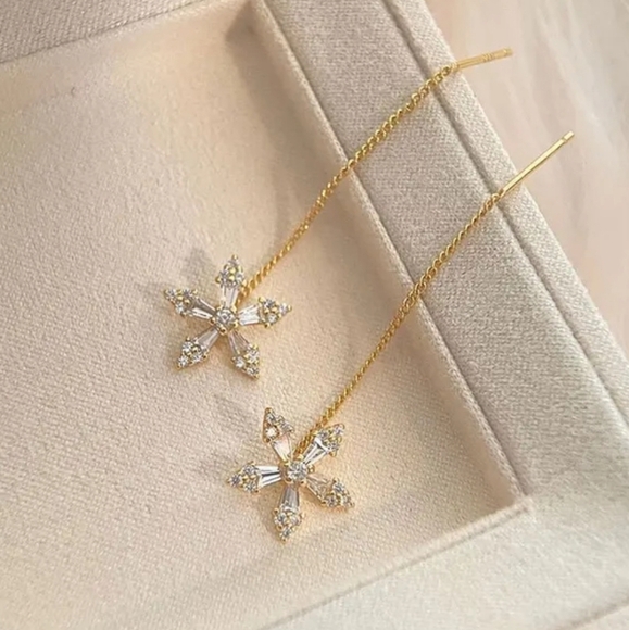 Jewelry - Gold Flower Thread Dangle Earrings